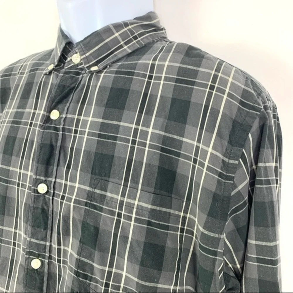 J.Crew Men’s Shirt black plaid buttons Down L